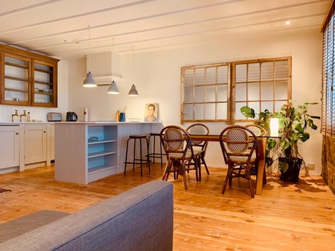 Kitchen or kitchenette, Living room, Seating area, Dining area, pet friendly, stove, toaster