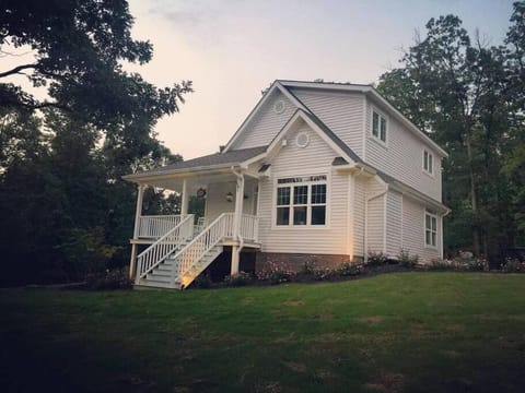 Primrose Cottage - Private Lake, Hot Tub, ATV Trails House in Arkansas