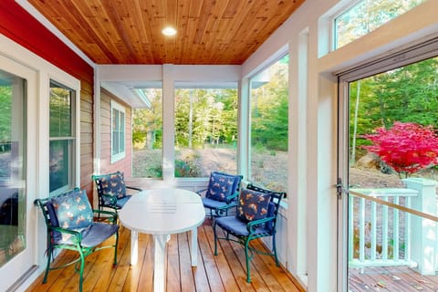 Cardinal Corner House in Glen Arbor