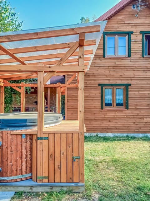 Property building, Garden, Bath