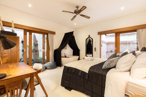 Bed, Bedroom, fireplace