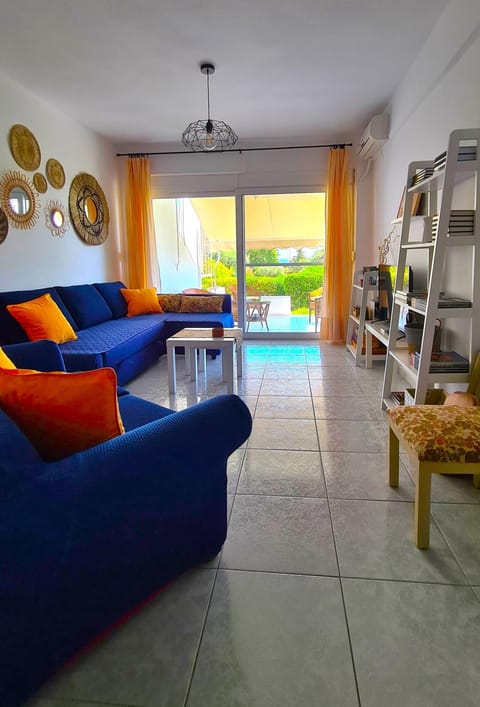 Living room, Seating area