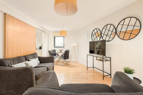 Communal lounge/ TV room, TV and multimedia, Living room, Seating area