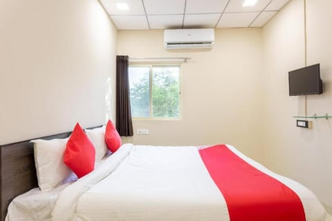 Bed, TV and multimedia, Photo of the whole room, Bedroom, air conditioner