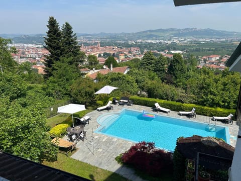 Property building, Swimming pool