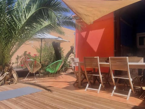 Patio, Solarium, Dining area, sunbed