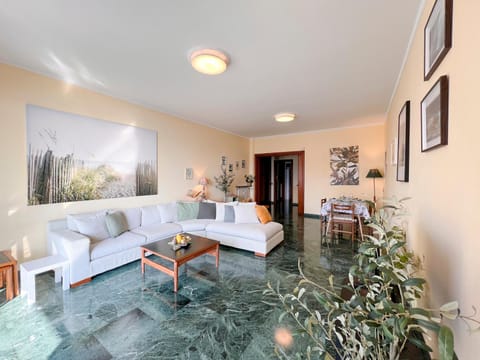 TV and multimedia, Living room, Photo of the whole room