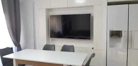 Impeccable 3 pièces avec balcons, la plage à 50m Juan les pins proche Cannes Apartment in Antibes