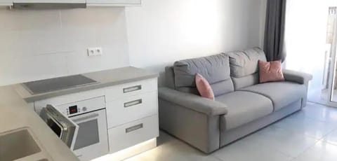 Impeccable 3 pièces avec balcons, la plage à 50m Juan les pins proche Cannes Apartment in Antibes