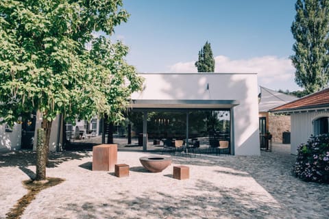 Patio, Restaurant/places to eat