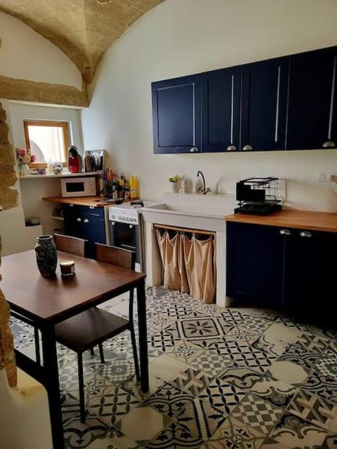 Kitchen or kitchenette, Dining area, minibar, pet friendly, stove, toaster