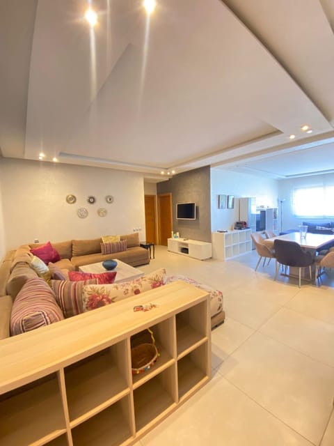 Living room, Photo of the whole room, Seating area, Dining area