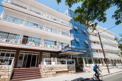 Property building, Day