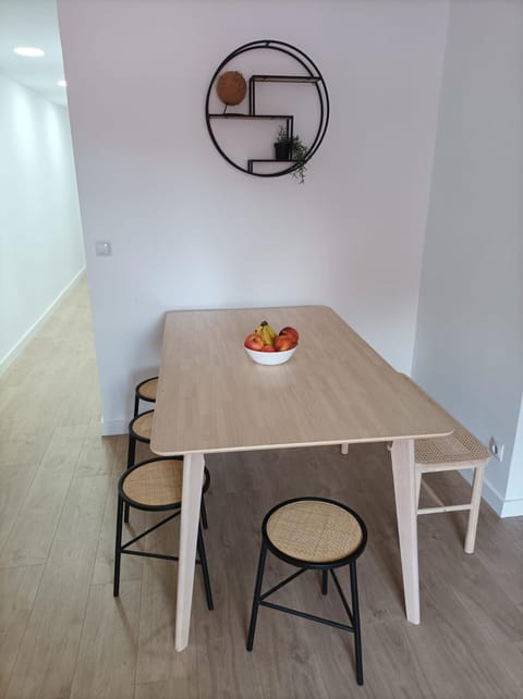 COOL! 5' to metro. 15' to Center/beach by metro. Apartment in Badalona