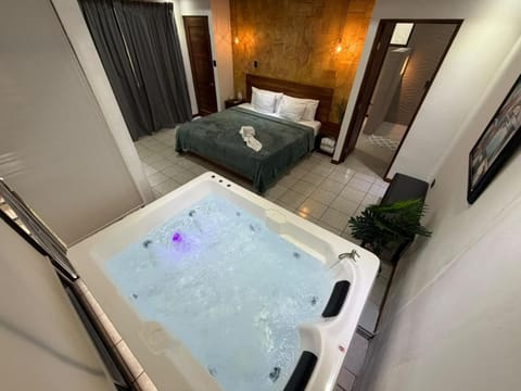 Hot Tub, Photo of the whole room