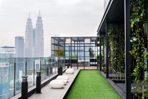 Property building, Nearby landmark, Day, Garden, View (from property/room), Balcony/Terrace, Evening entertainment, City view, Landmark view