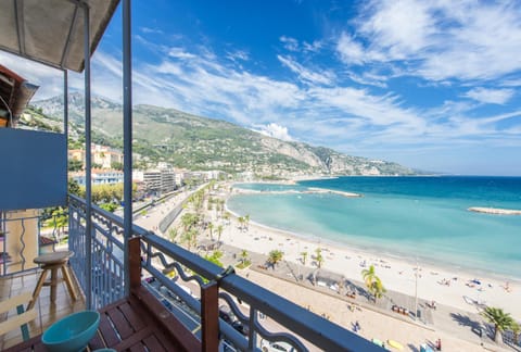 "Rue Longue" Vue Mer, Spacieux, Rénové Apartment in Menton