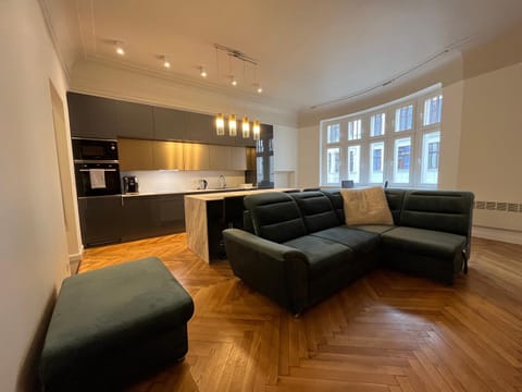 Seating area, kitchen