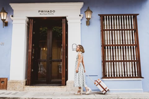 Facade/entrance