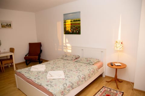 Bed, Photo of the whole room