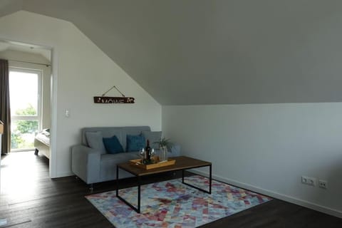 Photo of the whole room, Seating area