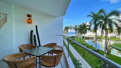 Natural landscape, View (from property/room), Balcony/Terrace