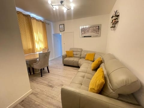 TV and multimedia, Seating area