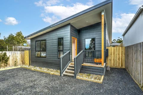 Property building, Patio, Facade/entrance