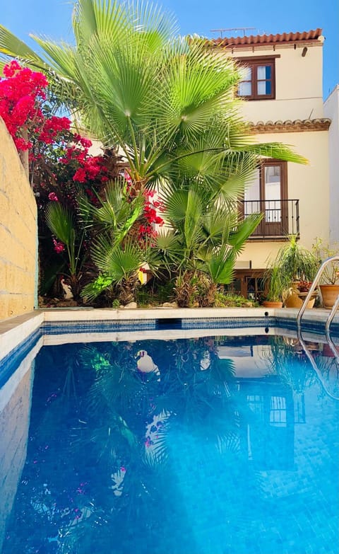 Property building, Pool view, Swimming pool