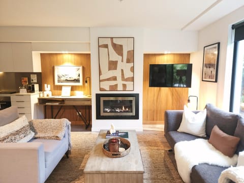 TV and multimedia, Living room, Seating area, fireplace