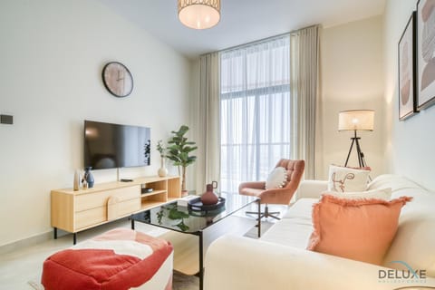Property building, TV and multimedia, Living room, Swimming pool
