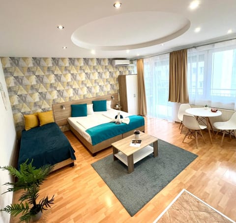 Bed, Seating area