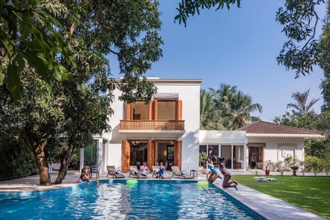 Property building, Patio, Garden, Swimming pool, sunbed