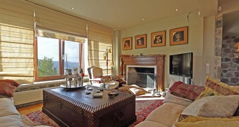 TV and multimedia, Living room, Seating area, flat iron