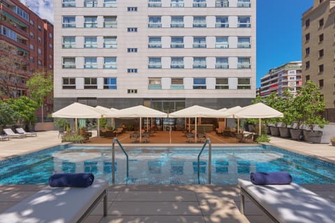 Balcony/Terrace, Swimming pool, sunbed