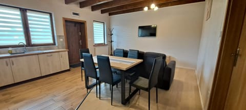 Kitchen or kitchenette, Seating area