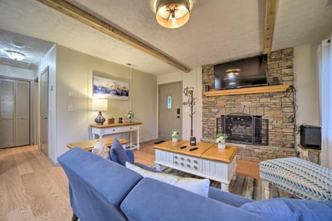 Charming Maggie Valley Getaway with Fire Pit! House in Maggie Valley