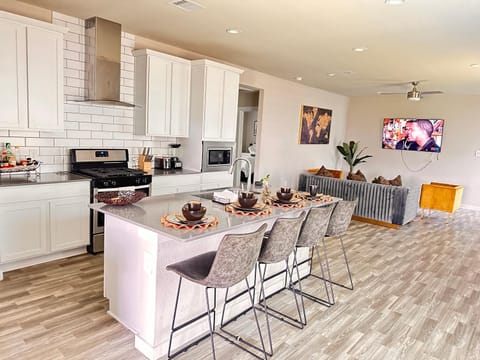 Living room, Seating area, Dining area, minibar, pet friendly, stove