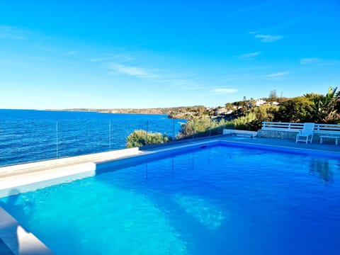 View (from property/room), Sea view, Swimming pool