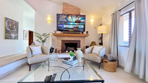 TV and multimedia, Living room, Seating area, flat iron