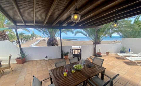 Day, Natural landscape, View (from property/room), Balcony/Terrace, Dining area, Sea view, sunbed