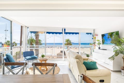 TV and multimedia, Living room, Dining area, Sea view