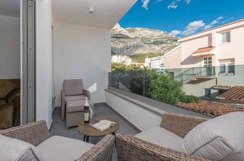 Patio, Balcony/Terrace, Mountain view