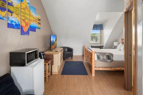 Sky Eco - Cabins & Studios Cabin in Glacier National Park