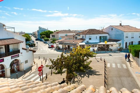 Charming Seaside Apartment with Ocean Views in Saintes-Maries-de-la-Mer Apartment in Saintes-Maries-de-la-Mer