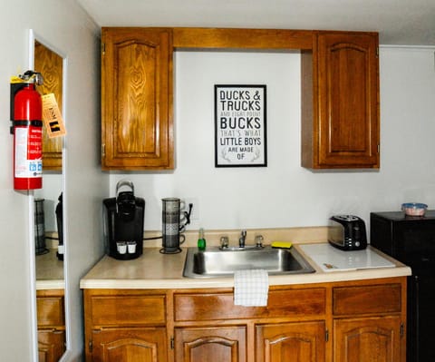 Maple Leaf Lodge Nature lodge in Schroon Lake