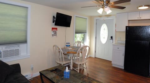 Maple Leaf Lodge Nature lodge in Schroon Lake