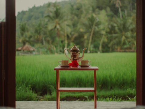 Coffee/tea facilities, Meals, Sunrise