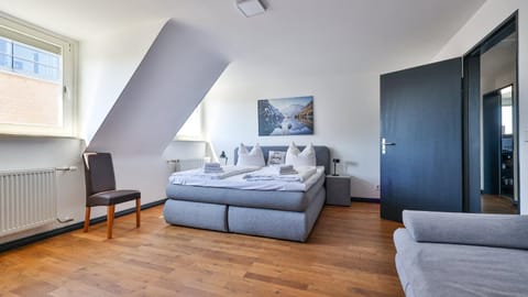 Living room, Photo of the whole room, Bedroom, internet