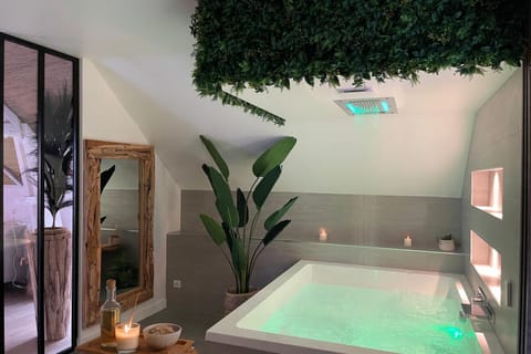 Hot Tub, Hot Tub, Spa and wellness centre/facilities, Bath